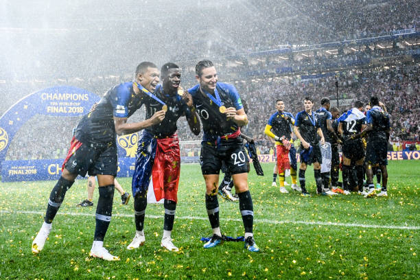 尽管他拥有 尽管他拥有