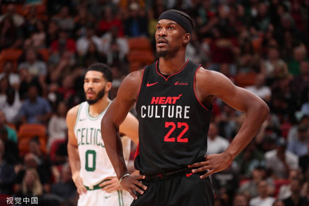 迷的瞩目下 迷的瞩目下